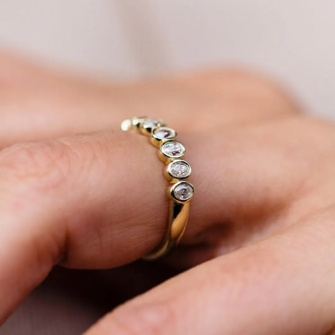 /public/photos/live/oval (1).webp